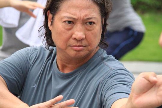 现在的黄家达已经70岁了,坐拥豪车豪宅的他,晚年生活过得非常充实