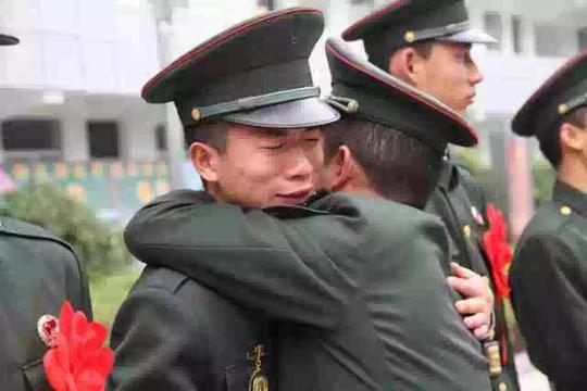 最美不过战友情:一起扛过枪,一起站过岗|战友|哨位|班长_新浪新闻