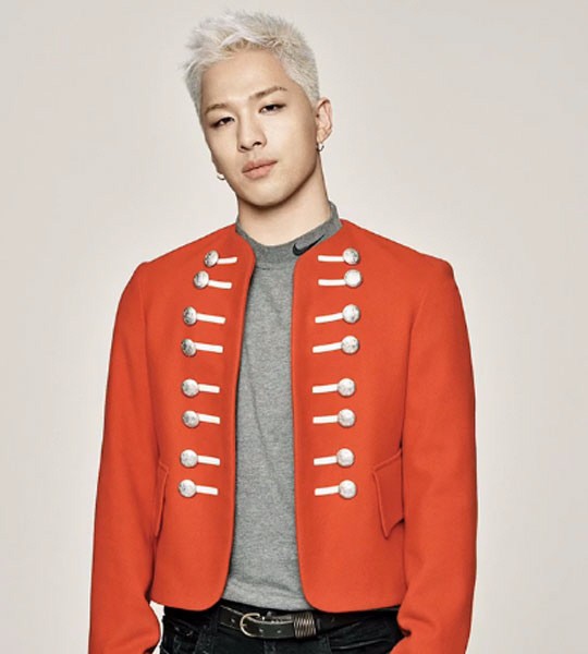 bigbang太阳最新画报魅力眼神气场十足被选为杂志年度人物