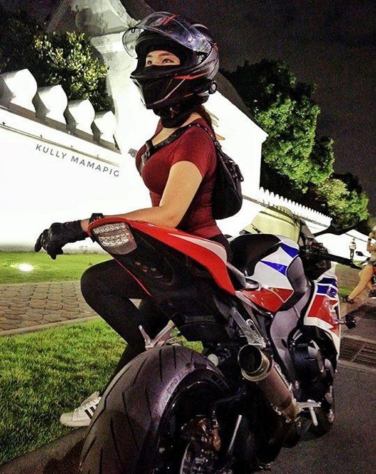 泰国女孩与本田cbr的机车恋情