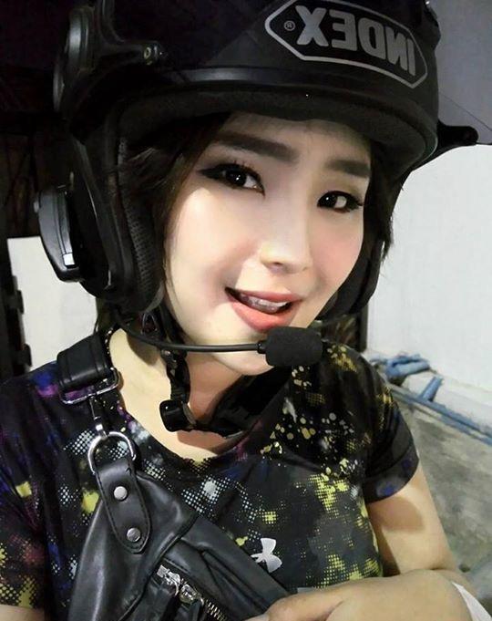 泰国女孩与本田cbr的机车恋情!