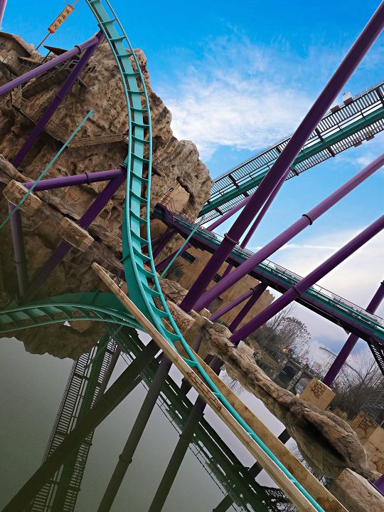 欢乐谷新春庙会放大招!"史努比"灯会和垂直跌落过山车齐亮相!