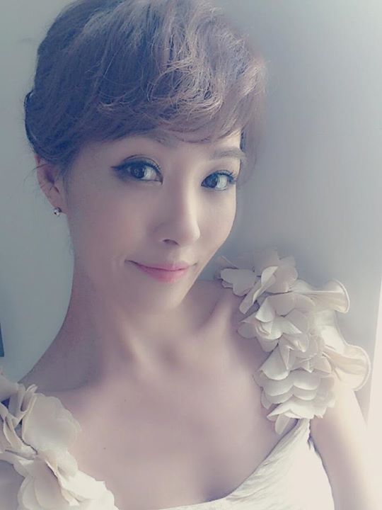 金宣儿,1975年10月1日出生于韩国大邱,韩国女演员,歌手