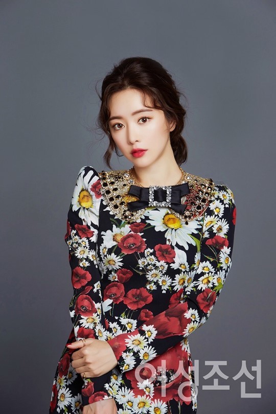 韩国女艺人洪秀雅最新杂志写真曝光