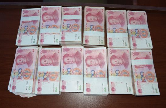 不久之前我妈给我打说家里想盖房子,想让我寄点钱回去.