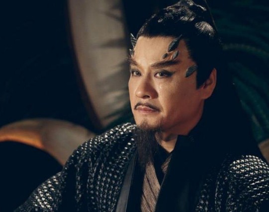 第一大反派:擎苍第二大反派:擎苍的大儿子离怨第三