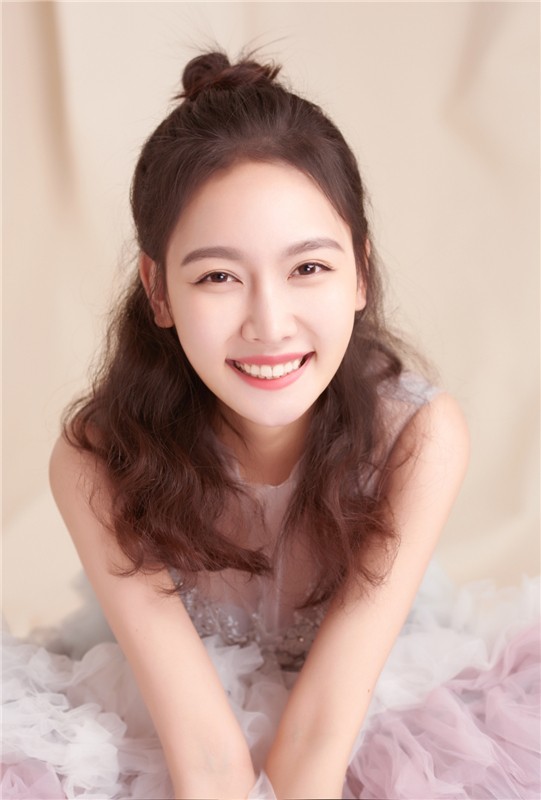 孙骁骁曝甜美写真 颜值爆表宛如冬日精灵