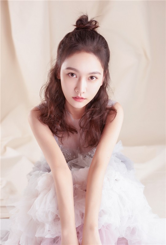 孙骁骁曝甜美写真 颜值爆表宛如冬日精灵