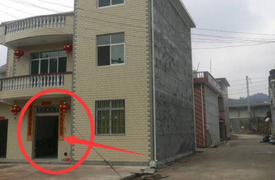 马路或者桥应该是大门朝向中最忌讳的了,因为会形成路煞或者桥煞,容易