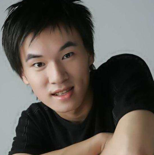 出道就演男主角,长大后退出演艺圈当老板,他就是周超