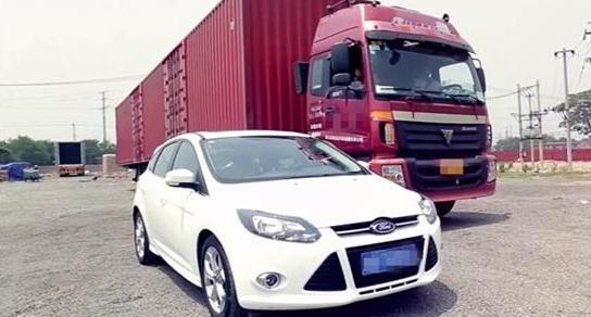 开小车被大车别车怎么办?