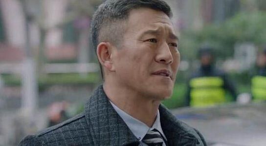 嫁了大9岁的老实男人,结婚15天,躲在娘家一个星期不敢出门!