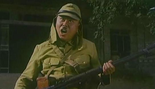 图:神剧里的鬼子,一副口水呆子的蠢笨形象大家都看过二战的鬼子兵老