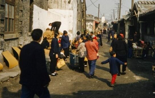 1950年代的北京，大街上是这样的，罕见生活老照片