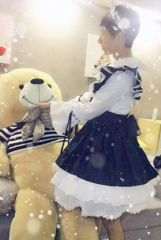 梦泪女仆装真人版上线,网友调侃:别遮脸,手拿开!