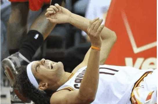 詹姆斯刚进联盟就抱他大腿, 如今臻入化境完成超越!