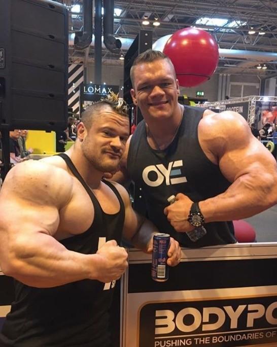 维利德是少年时期开始进行成人式的健美训练,并且在年轻的时候就开始