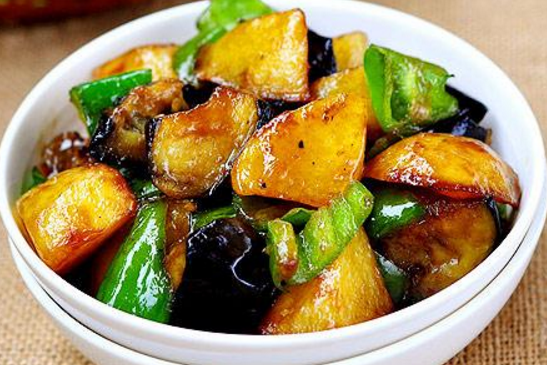 土豆烧茄子最好吃的做法,大部分人都没见过,好看又好吃