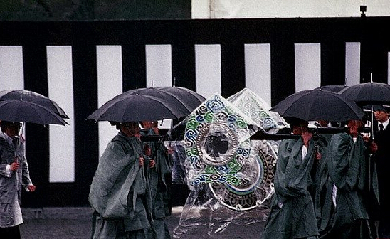 实拍日本昭和天皇的出殡仪式