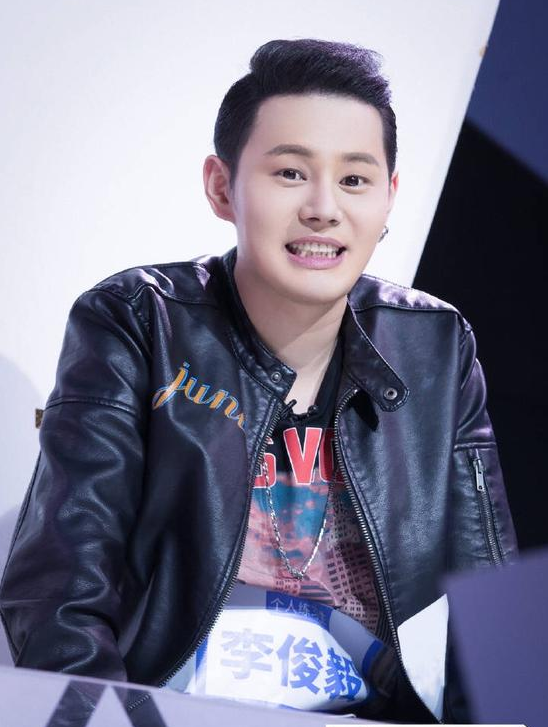 爆料的真假我们不知,但是小编看来董岩磊和李俊毅还不能撼动,范丞丞和