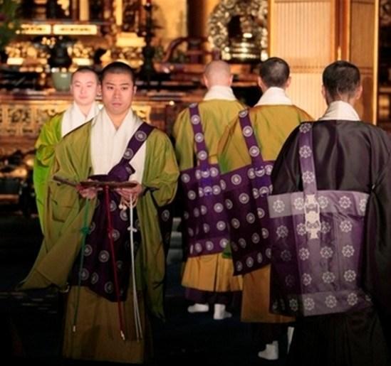 日本和尚和尼姑结婚了, 要给寺院生个僧二代