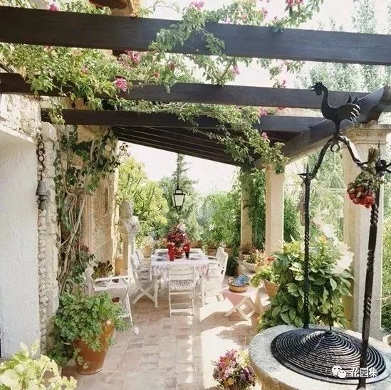 在繁花似锦的地中海庭院,体会岁月的流转