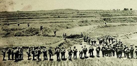 当徐源泉部逐步向西退至六安附近时,日军坂井支队开始全力攻击舒城