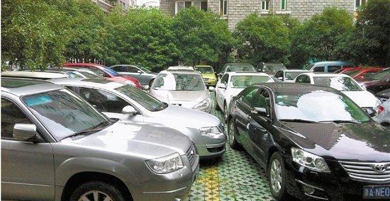 现在小区停车位越来越紧张,小区乱停车现象也比较多,本来小区邻里关系