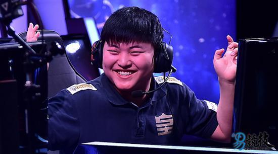 微笑直播选lpl梦之队厂长以前厉害uzi是中国lol唯一牌面