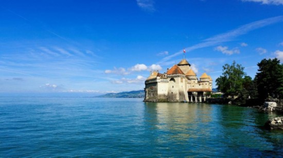 飞行近十个小时,到达基里巴斯首都塔拉瓦.