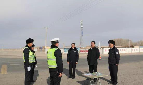 民武公路8公里临时执勤点,督导春节期间道路交通安保工作,民勤县政府