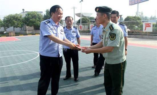 :执行解放军条令条例和供给标准,却隶属公安部