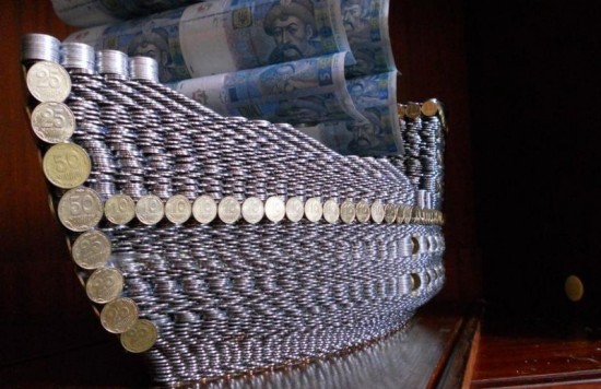 乌克兰青年用17000枚硬币做成的舰船