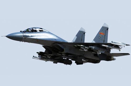 首批新型的歼-16多用途战斗机已经下线,大概生产了24架,将装备给海军