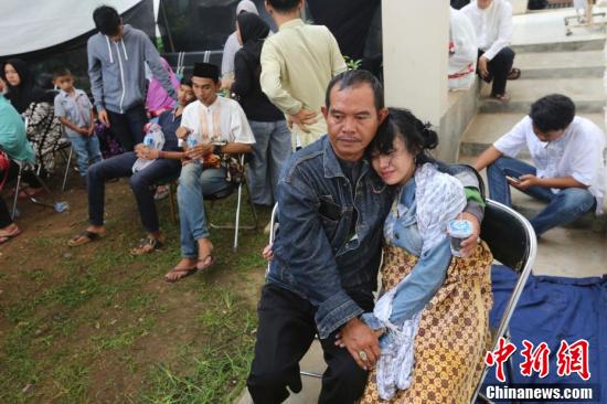 印尼旅游大巴发生侧翻 数十人死伤