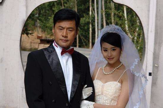 他一生只追求演戏,身价过亿不忘结发妻子,如今成龙都不得不佩服