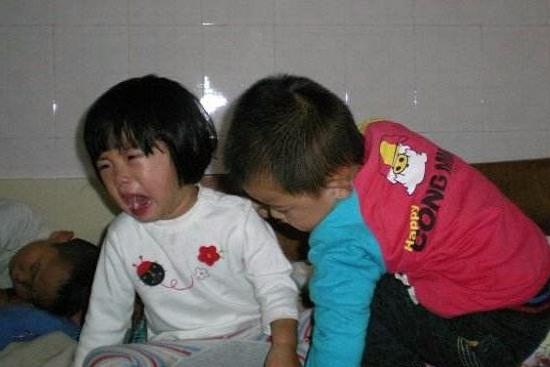 男孩子在幼儿园里把女孩子的内裤扒了,女生大哭,结局太意外了!