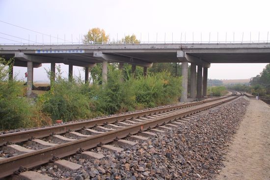 張家口新增兩座跨鐵路橋樑,京包鐵路跨線橋,宣龐鐵路跨線橋為宣化至左