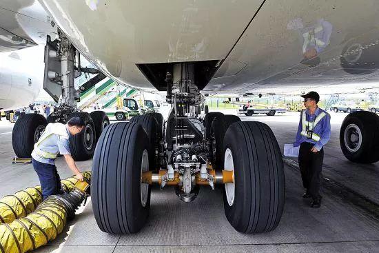 为何航空大国拒绝出口?飞机轮胎背后的黑科技!