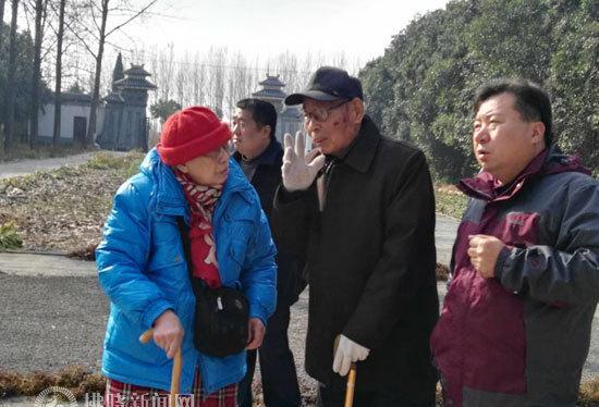 著名雕塑工艺大师闫玉敏来宿州 追忆《陈胜吴广起义纪念碑》雕塑创作历程|_新浪新闻