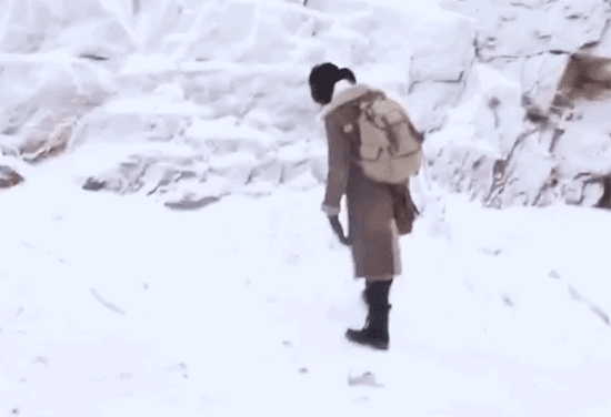 王俊凯雪地滑倒机智化解尴尬,胡歌奚梦瑶了解一下