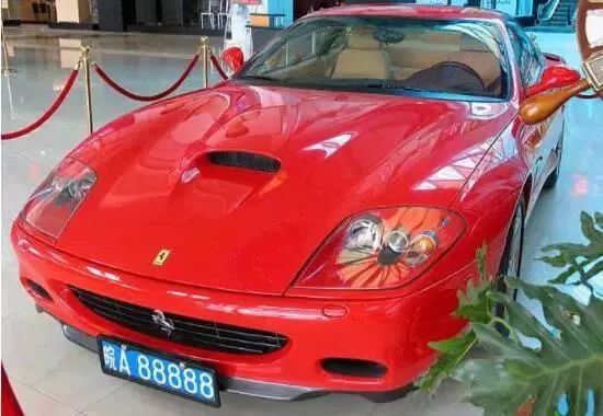 搞房地产的有钱,任性啊鄂a88888大名鼎鼎的付幼生的座驾琼a88888海口