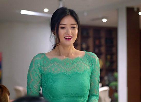 蒋欣酷似程咬金?穿芭蕾舞服太壮,网友:体格像打虎英雄