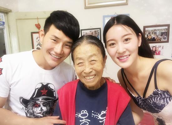 原来当年的"嘎子哥"都结婚了,没想到他的妻子长得这么漂亮