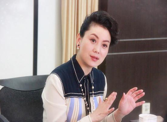 53岁的朱军与妻子谭梅生活照曝光,原来朱军对家庭这么有责任心