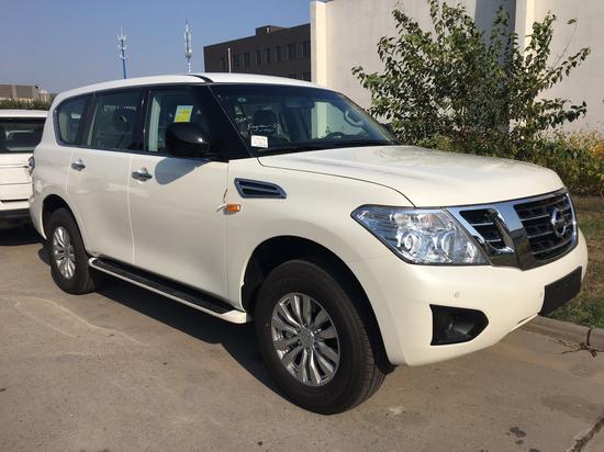 外观方面:日产尼桑途乐为越野而生,庞大的躯体更加大气磅礴的气质所