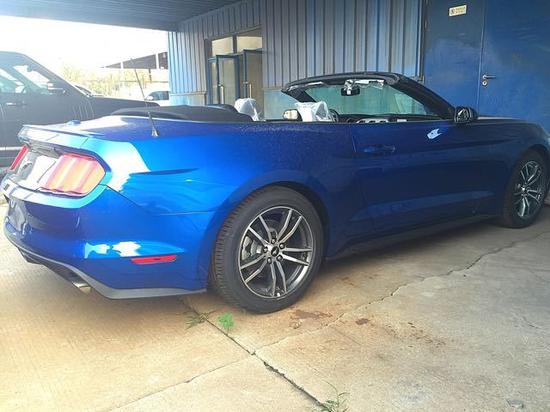 它绝不是那种灵巧的跑车野马更像是笨重的野牛