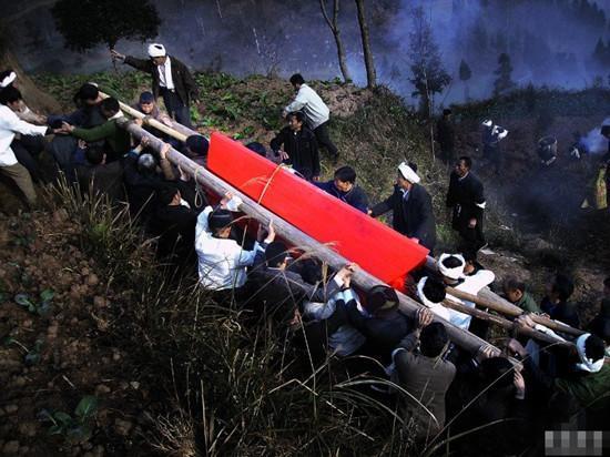 人死后要停尸三天和用布盖住脸并非迷信, 而是有科学依据