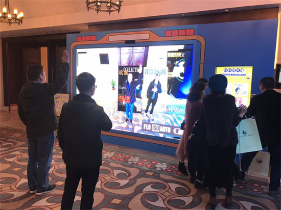 趣动传媒ar大屏互动拍照助力登嘉资本五周年庆典