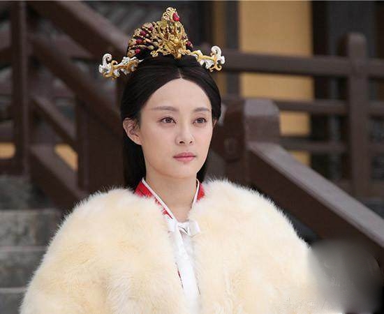 古装剧里公主娘娘们穿上皮草式外套看看谁最显贵气十足